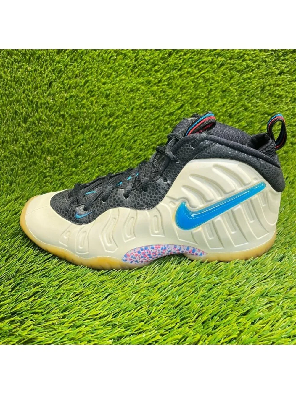 Nike Air Foamposite Pro Boys Size 7Y Ivory Black Blue Basketball Shoes Sneakers